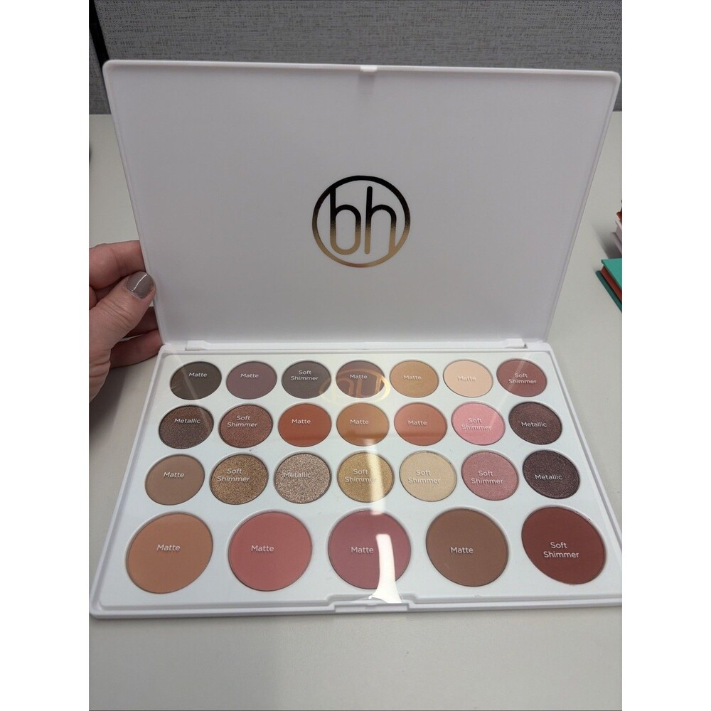 BH Cosmetics Nouveau Neutrals 26 Color Shadow & Blush Palette